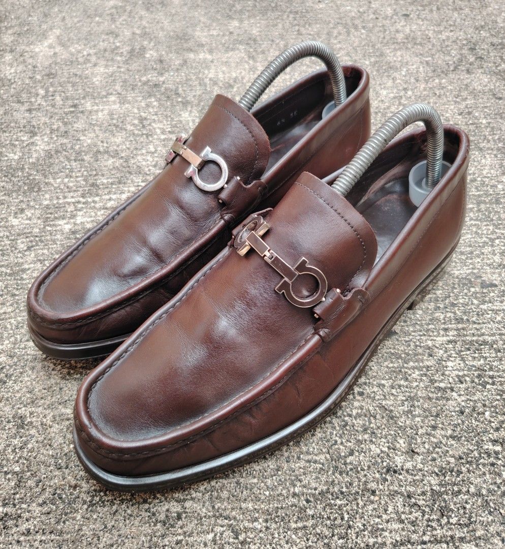 Salvatore Ferragamo Brown Loafers (Category: Casual Shoes) located in Dumaguete. Submitted by elegant.soles (Listing ID 1470009550, Image 1). Description: 100%Authentic. Best fit 7.5US. Narorotate ang buckle niya pwdeng brown or silver. Can ship nationwide..