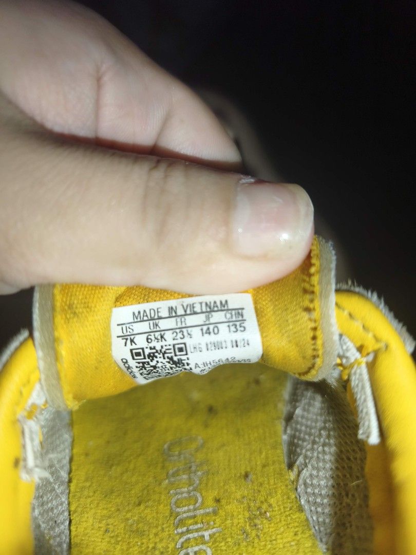 SAMBA OG EL I (Category: Babies & Kids Fashion) located in Manila. Submitted by chrstnxnglq (Listing ID 1470068033, Image 1). Description: 🤍💛 PRELOVED ADIDAS ORIGINALS KIDS SHOES 💰 Price: ₱900 negotiable 👟 Size: US 7K / UK 6.5K / EU 23.5 📦 With original box ✨ Worn only around 5 times 🧼 Lightly used; needs a little cleaning Selling because they were a little too small. Still in excellent wearable condition! 📩 PM for inquiries. 📦 Shipping f