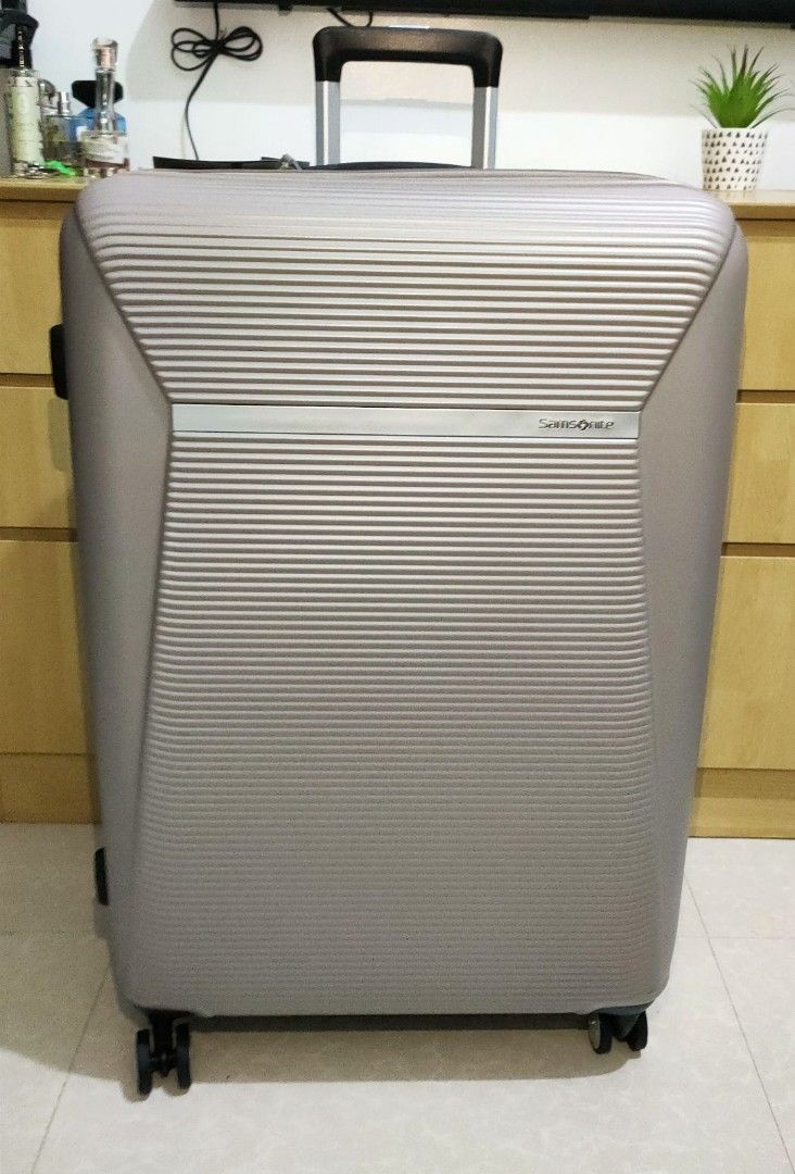 Samsonite luggage Brand New (Category: Luggage) located in Manila. Submitted by vtravelite.18 (Listing ID 1469949659, Image 2). Description: Samsonite luggage brand New light weight price 13,950 mall price 29,950 large Size only anti theft spinner smooth wheels TSA lock Note Pass po Sa kwentuhan or Hindi marunong mag reply pag nag Sabi na Still available 😊 Thank you.