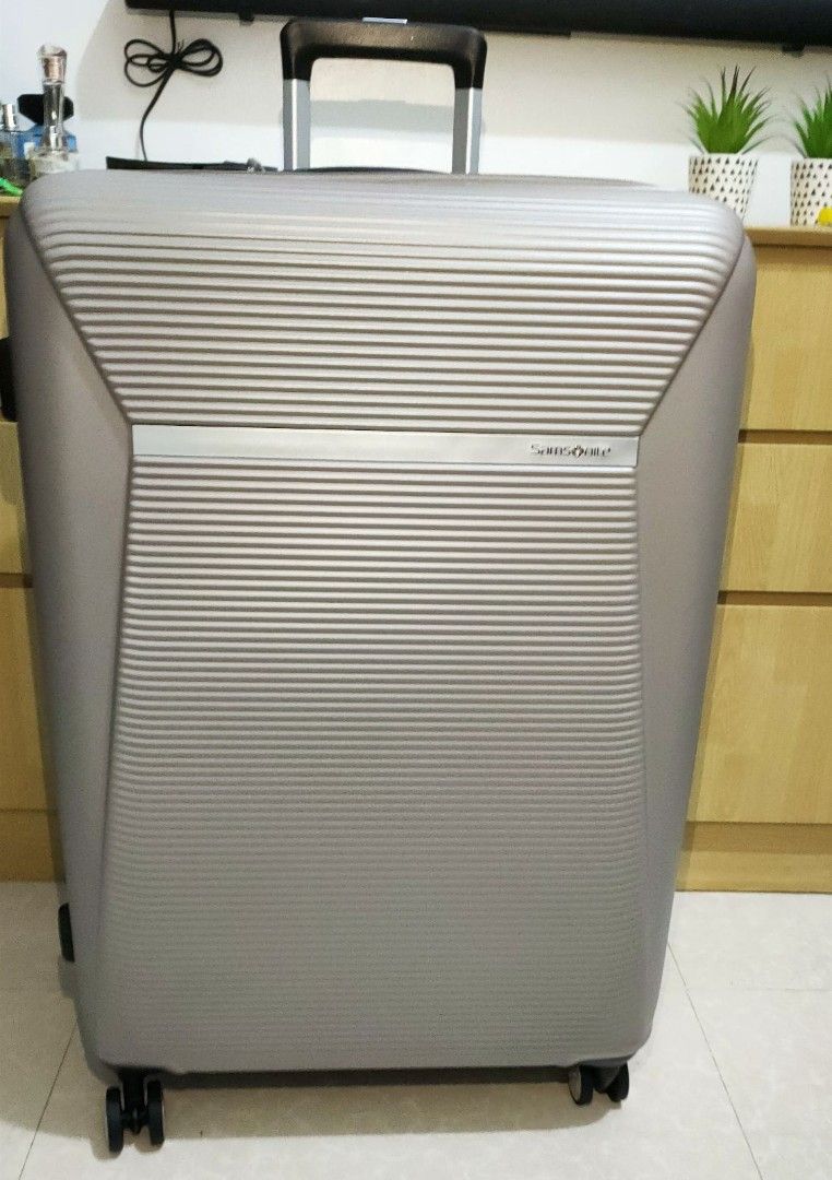 Samsonite luggage Brand New (Category: Luggage) located in Manila. Submitted by vtravelite.18 (Listing ID 1469949659, Image 1). Description: Samsonite luggage brand New light weight price 13,950 mall price 29,950 large Size only anti theft spinner smooth wheels TSA lock Note Pass po Sa kwentuhan or Hindi marunong mag reply pag nag Sabi na Still available 😊 Thank you.