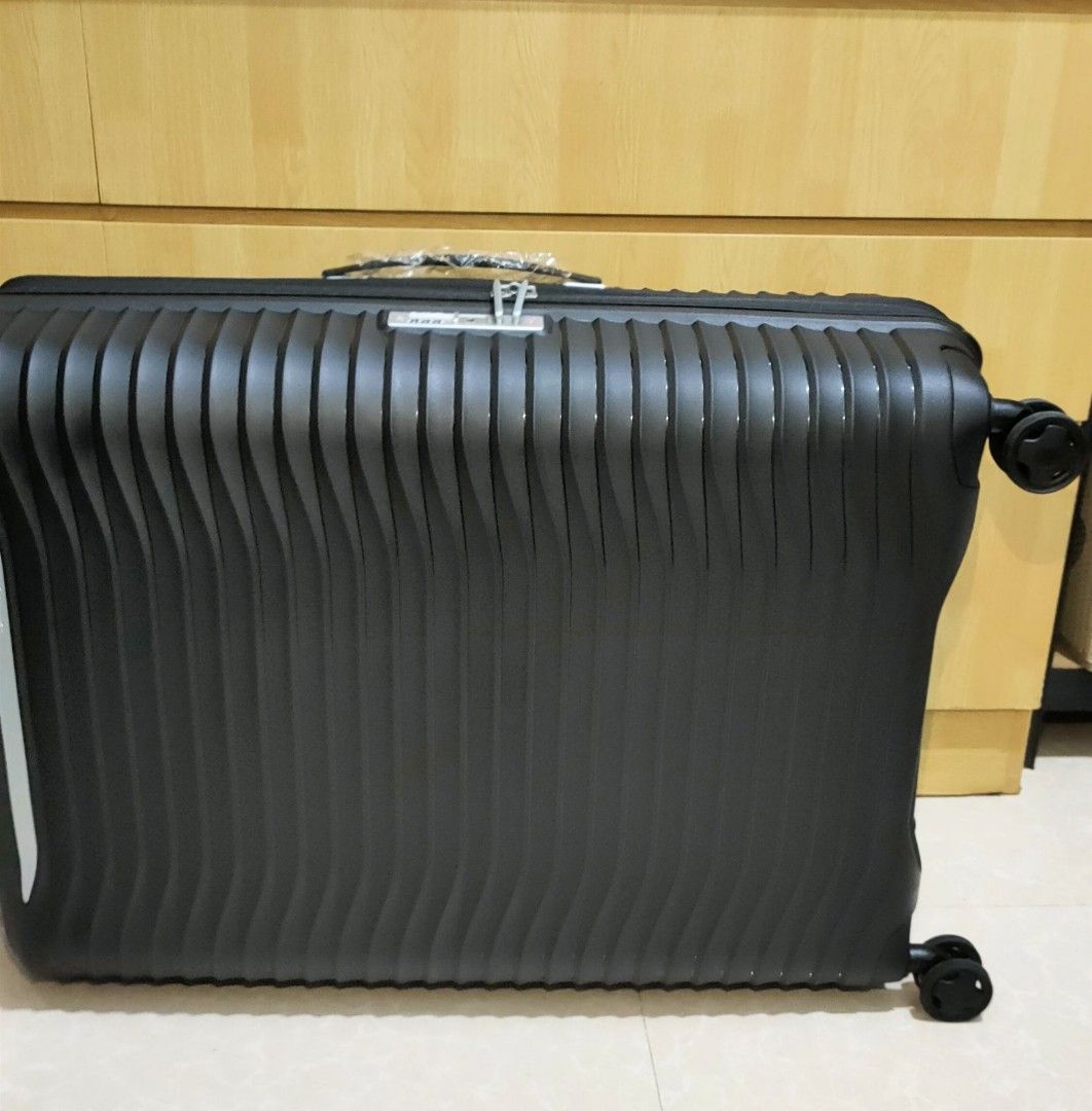 Samsonite luggage Brand New (Category: Luggage) located in Manila. Submitted by vtravelite.18 (Listing ID 1469950017, Image 1). Description: Samsonite luggage bran new Price medium 11950 large 12,550 two sizes available medium and large color black super light weight TSA lock anti theft spinner smooth wheels impact resistant Note pass po Sa Kwentuhan at Hindi marunong mag reply pag nag inquire na Ng still available 😊 thank you.
