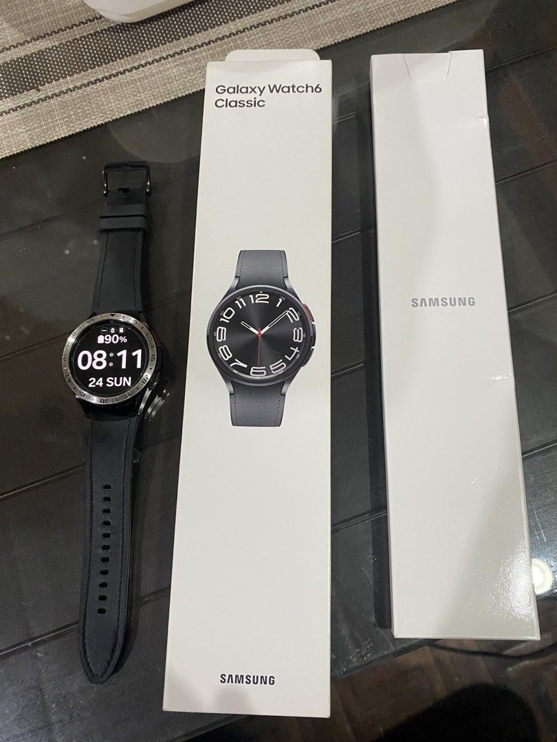Samsung Fit Watch (Category: Wearables & Smart Watches) located in Marikina City. Submitted by mykjet_fish (Listing ID 1470058373, Image 3). Description: Samsung Fitwatch with silver dial function Meet up near Provident Village, Marikina City.