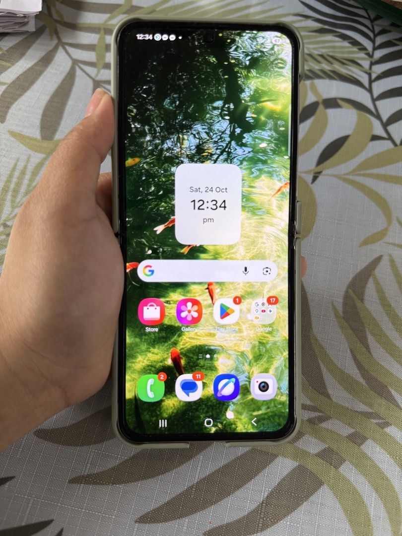 Samsung Flip5 (Category: Samsung) located in Manila. Submitted by kathtiongson (Listing ID 1469984953, Image 2). Description: RFS: Extra phone, used for work only. Upgrading. Phone only, no charger. 1 free case.