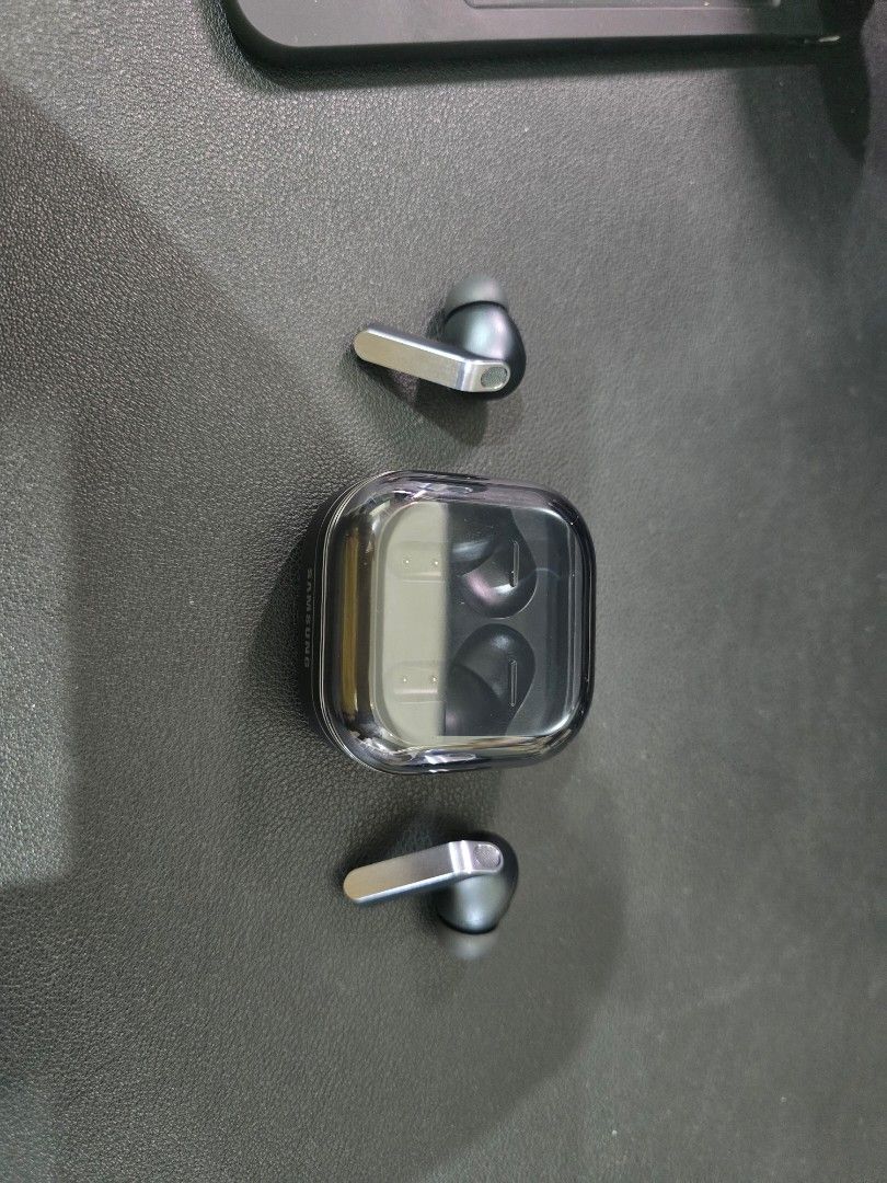 Samsung Galaxy Buds4 Pro wireless earbuds (Category: Earphones) located in Quezon City. Submitted by matteob (Listing ID 1470071612, Image 2). Description: Bought from samsung store August 2026 RFS: Need Cash. Samsung Galaxy Buds4 Pro wireless earbuds in black. Original retail box included. Charging case and earbuds displayed clearly. Clean finish with metallic accents on the stems..