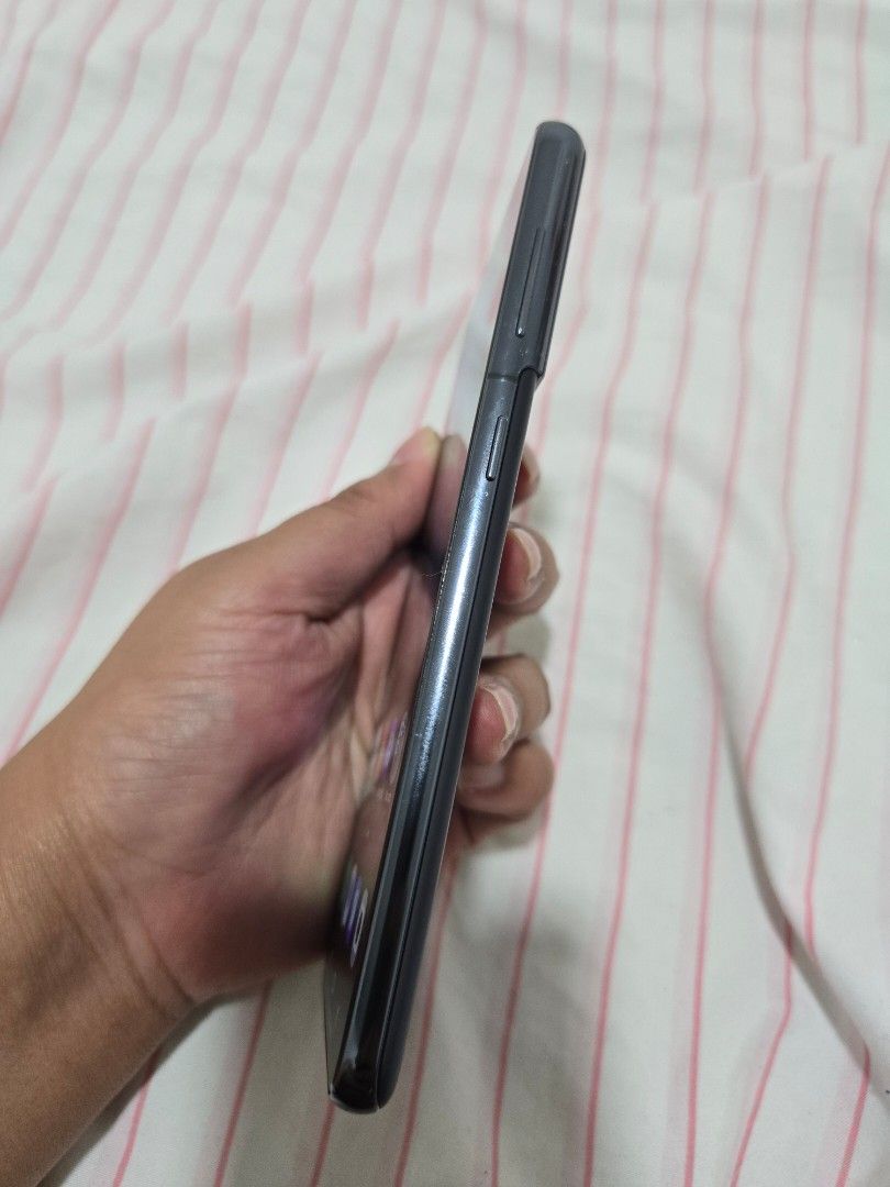 SAMSUNG S21 5G (Category: Samsung) located in Pasig City. Submitted by nhin04 (Listing ID 1470088078, Image 2). Description: UNIT ONLY - Brand/Model: Samsung Galaxy S21 5G - Storage: 128GB - Condition: Good, well-maintained, and fully functional - Features: 5G ready, bright display, smooth multitasking - Meetup Locations: Robinsons Galleria, SM Megamall, Ayala Malls Vermosa, SM City Molino.
