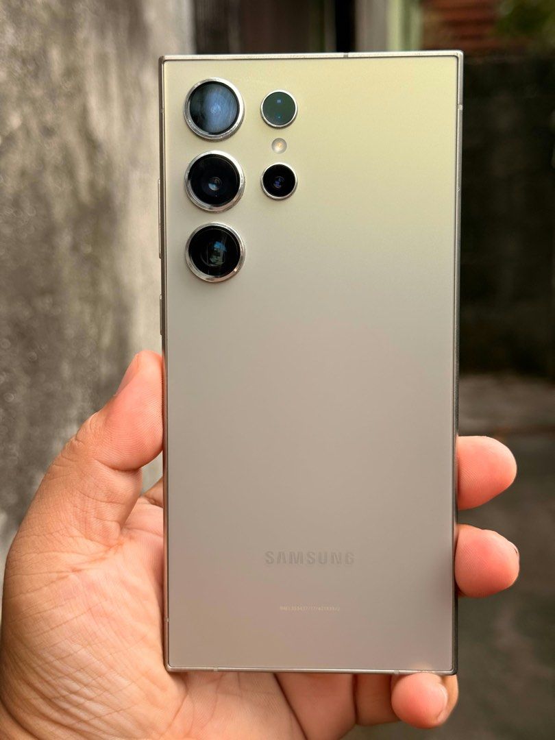 SAMSUNG S24 ULTRA 256 | COMPLETE (Category: Samsung) located in Caloocan City. Submitted by bonsbons (Listing ID 1469949269, Image 3). Description: Fix price, non negotiable. Samsung S24 Ultra 256Gb •Local purchased & Openline •No repair history check all you want •With original box & cable •Tempered glass installed 📍South caloocan area.