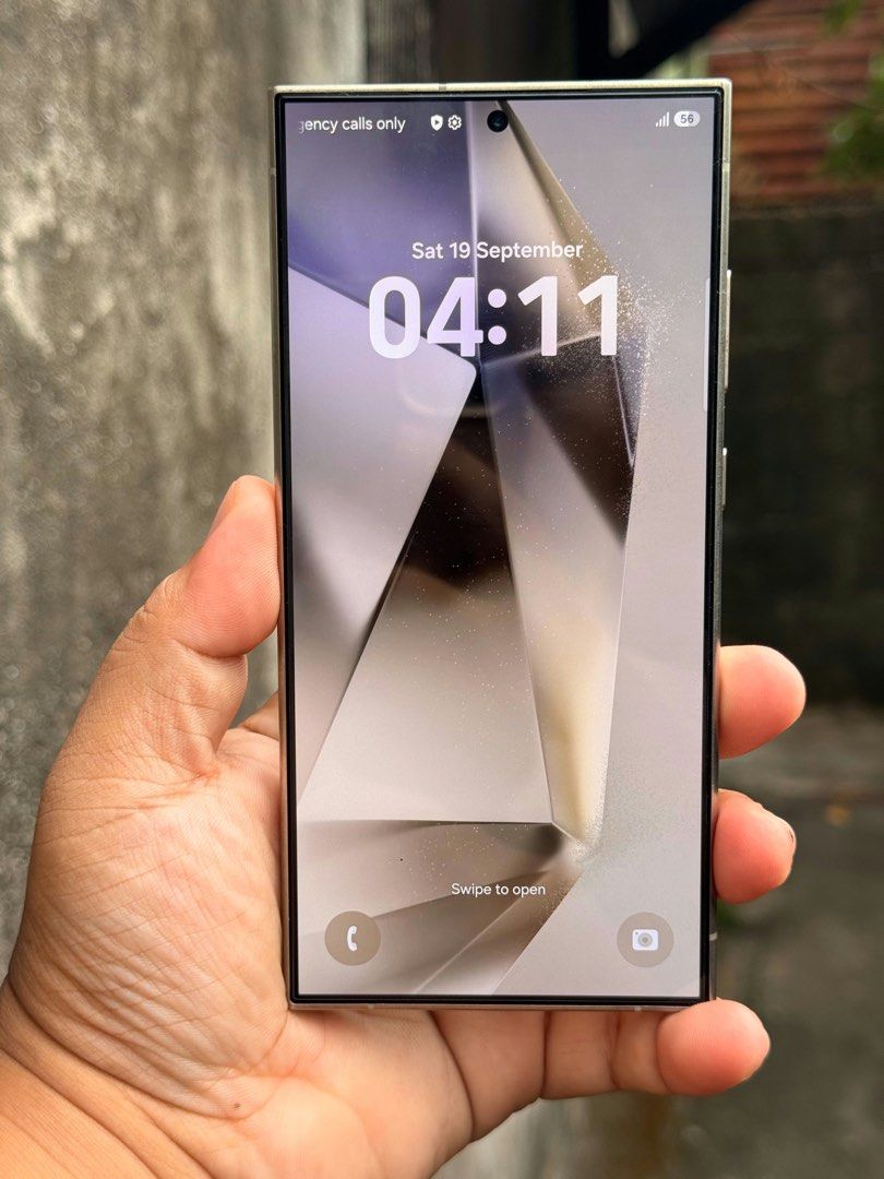 SAMSUNG S24 ULTRA 256 | COMPLETE (Category: Samsung) located in Caloocan City. Submitted by bonsbons (Listing ID 1469949269, Image 2). Description: Fix price, non negotiable. Samsung S24 Ultra 256Gb •Local purchased & Openline •No repair history check all you want •With original box & cable •Tempered glass installed 📍South caloocan area.