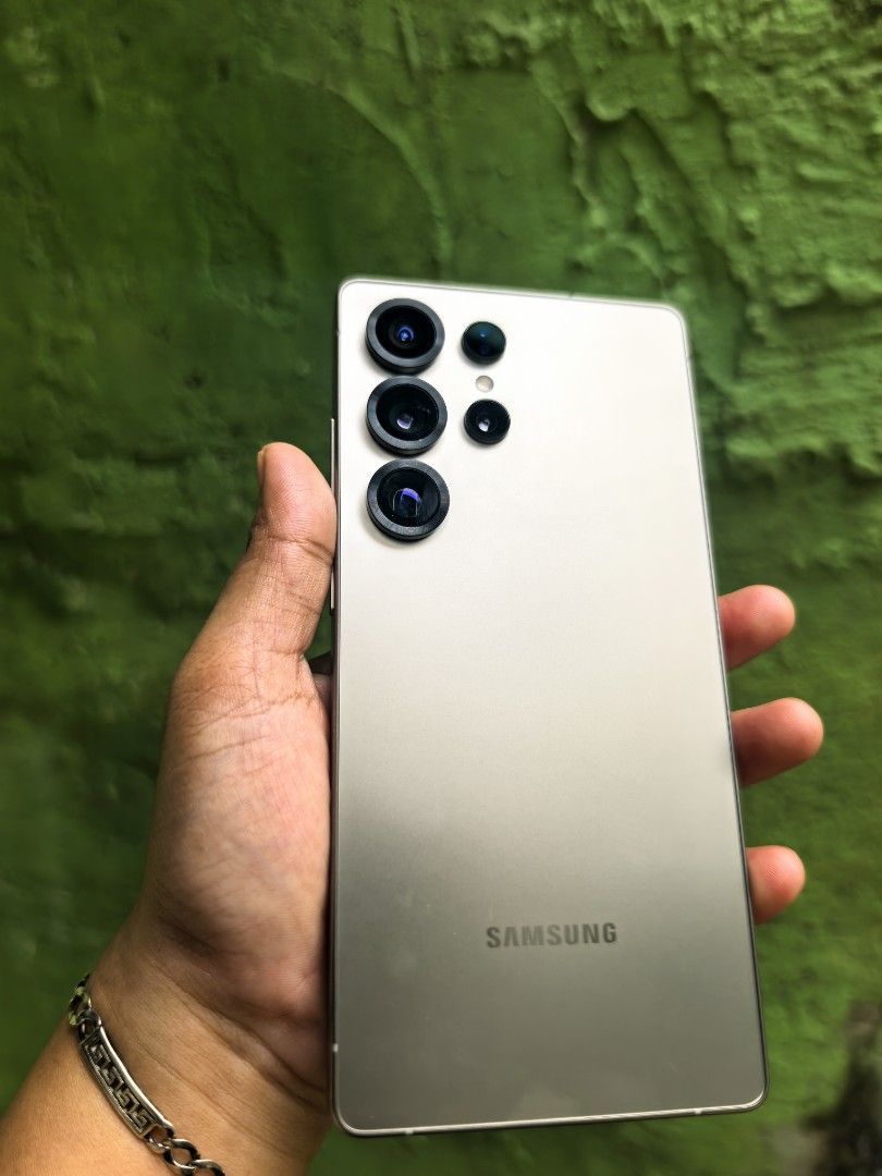 Samsung S25 Ultra 256gb (Category: Samsung) located in San Jose del Monte. Submitted by javaphile (Listing ID 1469976264, Image 1). Description: FOR SALE Samsung S25 ultra 256gb Openline / NTC APROVED not from financed! pickup mo sa bahay ko😊 No issues, small paintchip sa Cam super liit lng NORTHCALOOCAN LOCATION 36,500 Selling Pass sa Low offers Box unit case cord.