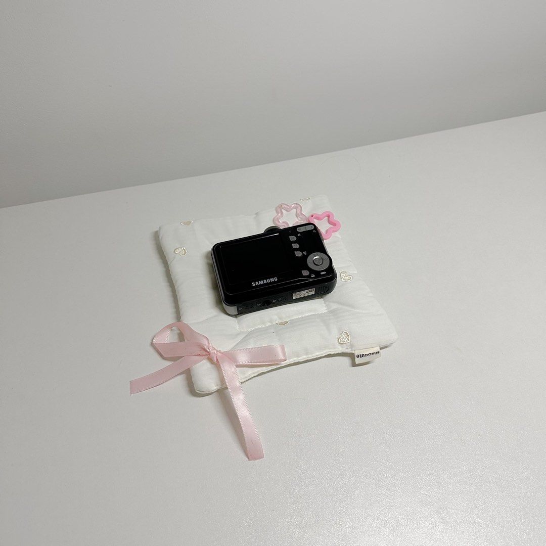 Samsung S760 7.2 Mega Pixel Digital Camera (Category: Cameras) located in Magalang. Submitted by nitch.digicams (Listing ID 1470070900, Image 2). Description: SAMSUNG S760 NO ISSUES❕ 7 megapixels CCD sensor 3x optical zoom Body cosmetics: 8/10 𝙞𝙣𝙘𝙡𝙪𝙨𝙞𝙤𝙣𝙨 : unit, battery, memory card, charger and handstrap note: - has signs of usage shipping nationwide LOC: pampanga MOD: j&t MOP: gcash/bpi — Dm to order 🛒 -͙˚ ༘✶ Seller’s note: - All dig
