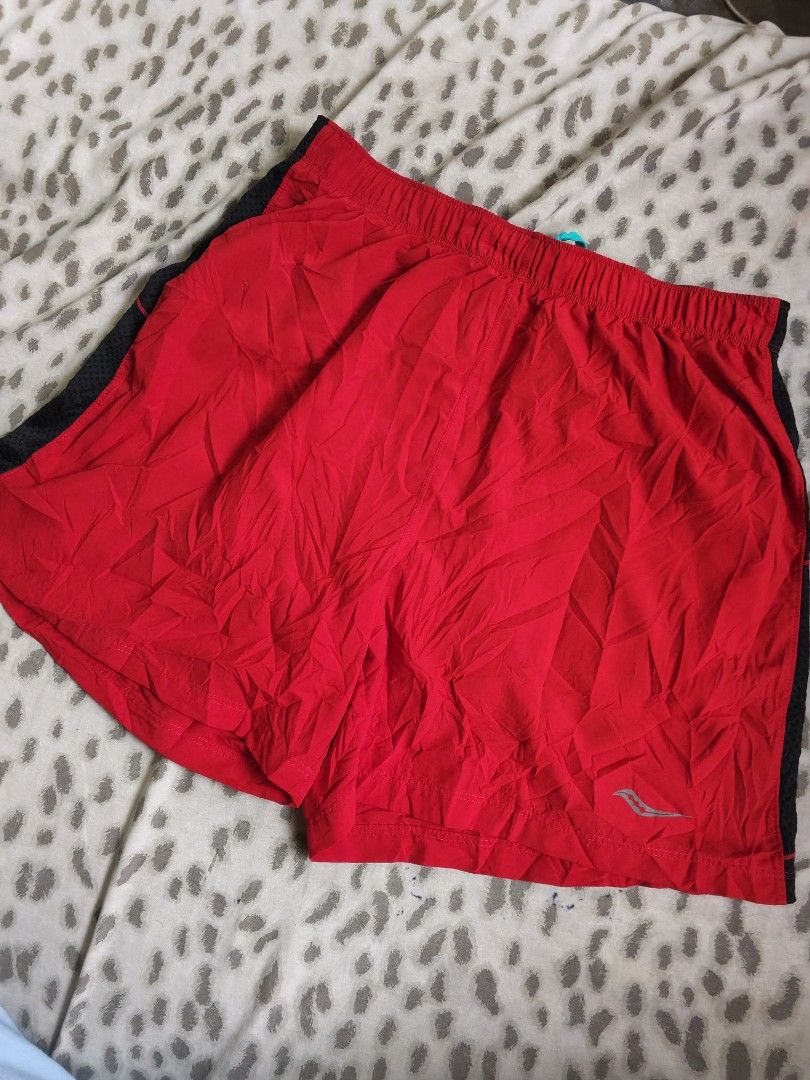 SAUCONY RUNNING SHORT (Category: Activewear) located in Guihulngan. Submitted by its_prances (Listing ID 1470056083, Image 3). Description: SAUCONY RUNNING SHORT EXCELLENT CONDITION MEDIUM ON TAG DIMES 28 X 15.5 CUT WASH TAG BUT STILL AUTHENTIC.