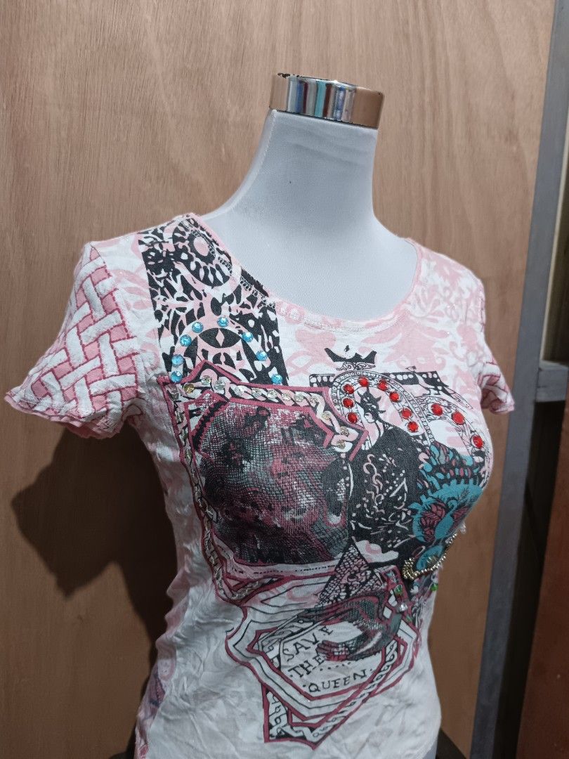 Save the queen y2k top (Category: Shirts) located in Davao. Submitted by mln-boutique (Listing ID 1469967970, Image 3). Description: size - m good condition.