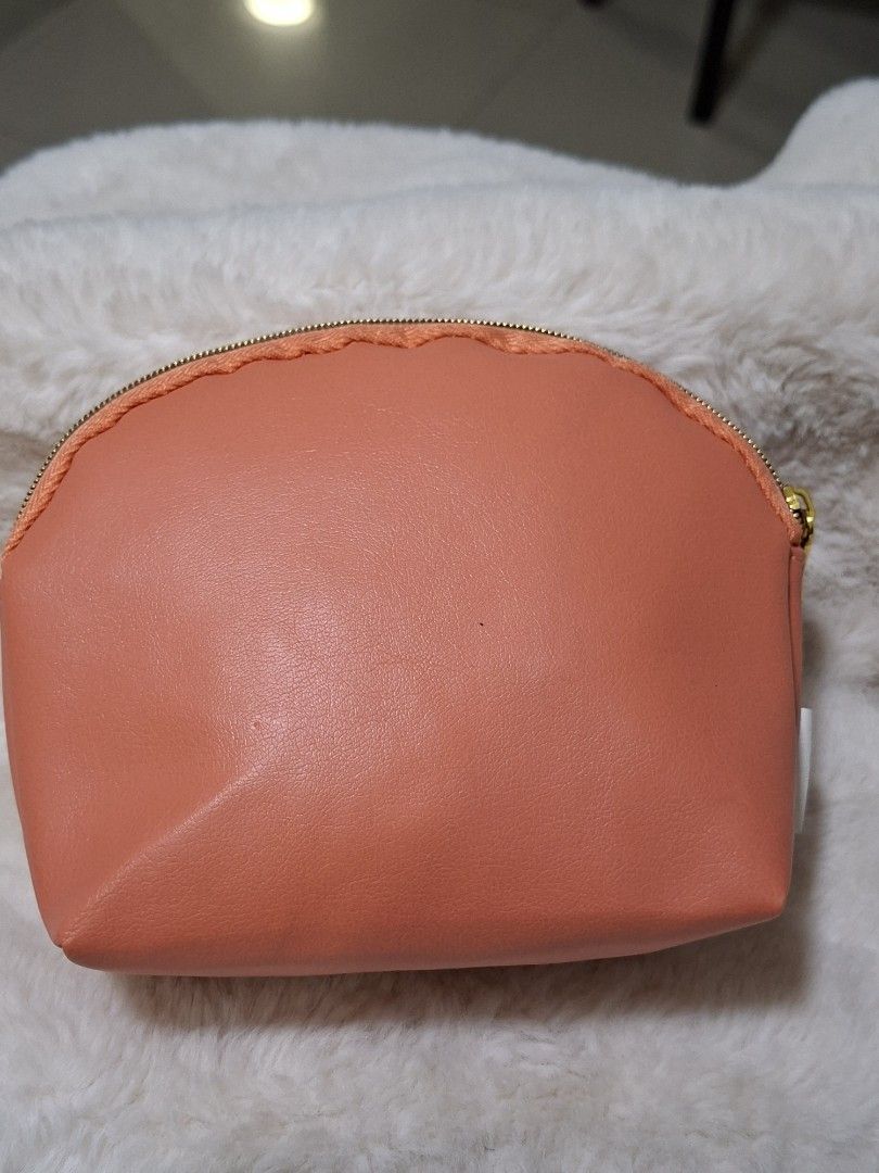 SAZABY LEATHER POUCH (Category: Purses & Pouches) located in Las Pinas. Submitted by annachiaonair2037 (Listing ID 1470127024, Image 3). Description: Sazaby LEATHER POUCH FROM JAPAN Disclaimer: I am not affiliated with, associated with, or authorized by any of the brands featured posted. Any mention of brand names, trademarks, or logos is solely for identification and reference purposes only..
