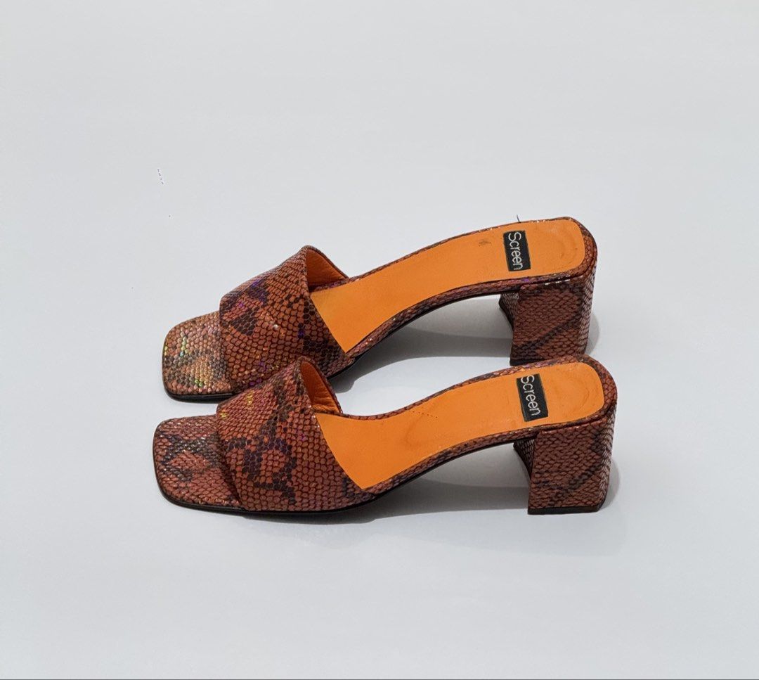 Screen (Category: Flats & Sandals) located in Quezon City. Submitted by byuklph (Listing ID 1470128467, Image 3). Description: Excellent condition 🦋 Size37/24cm No inclusion .