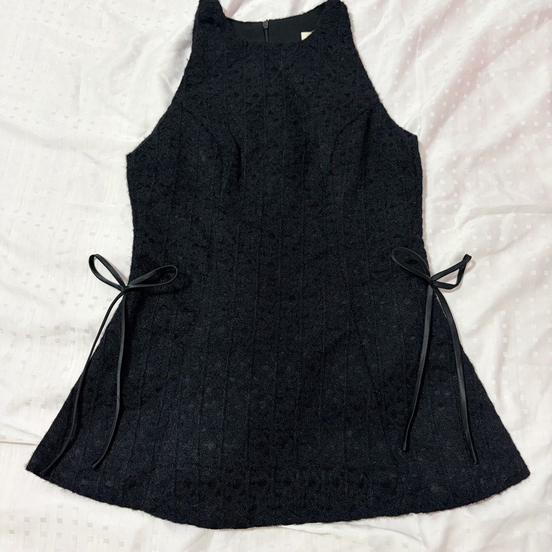 Secodee Vietnam Black Sleeveless Top (Category: Sleeveless) located in Marikina City. Submitted by pial21 (Listing ID 1470003922, Image 3). Description: Secodee Vietnam Black Sleeveless Top Size Small Bought in HCM, Vietnam Never used since it didn't fit me .