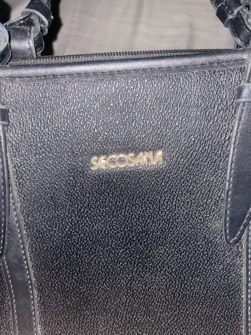 Secosana bag (Category: Shoulder Bags) located in Manila. Submitted by fierceearth_7b4656 (Listing ID 1469994575, Image 3). Description: Original secosana, handle with care. I didn’t use it often, good as new.