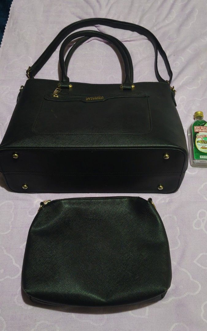 Secosana Handbag (Category: Cross-body Bags) located in Villasis. Submitted by bunnybabe08 (Listing ID 1470133810, Image 1). Description: • Brand: Secosana • Material: Textured Saffiano Faux Leather / Synthetic Leather • Color / Hardware: Black | Gold-toned accents, feet, and branded hardware plate • Condition: Pre-loved condition with visible wear. Features a structured, ultra-spacious silhouette with dual top handles, perfectly sized to comfort