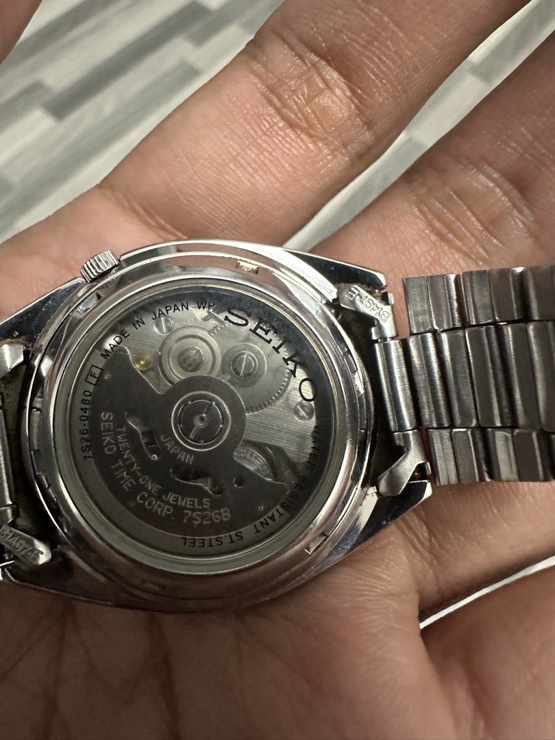 Seiko 5 Automatic 21 Jewels Silver Dial Watch (Category: Men's Watches) located in Caloocan City. Submitted by alexandre12 (Listing ID 1470106485, Image 3). Description: - Model: Seiko 7S26-0480 - Dial: Silver sunburst with silver hour markers and day/date window at 3 o'clock - Movement: Automatic movement with exhibition case back - Material: Stainless steel case and matching link bracelet - Condition: Normal wear marks from regular daily use.