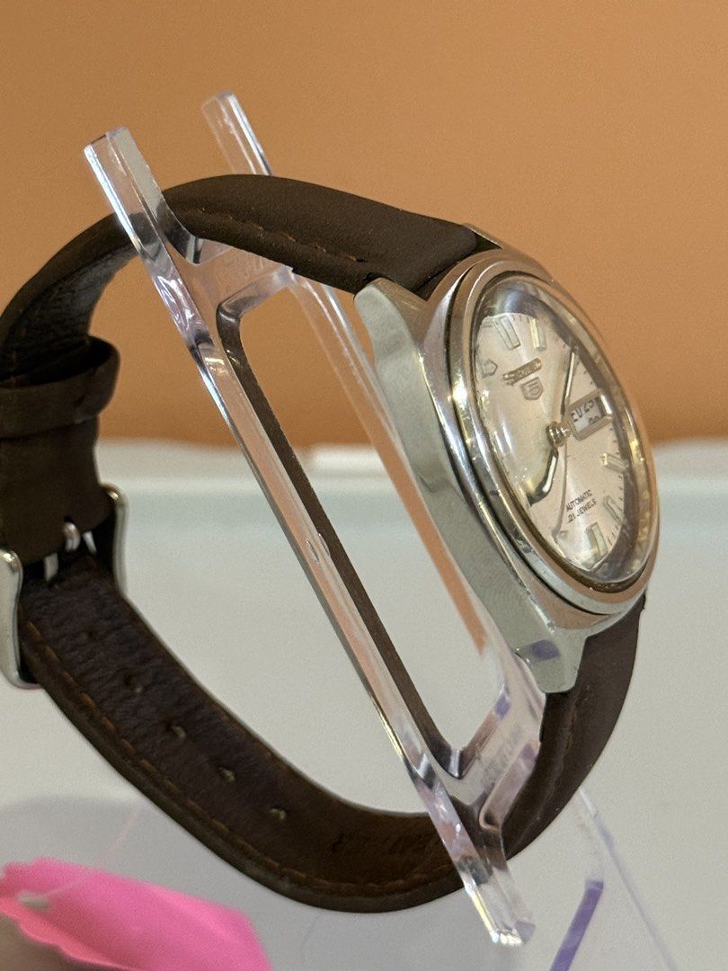 Seiko 5 Automatic Panda (Category: Men's Watches) located in Bacoor. Submitted by michiepeachy (Listing ID 1470131683, Image 3). Description: Movement: Automatic Strap: Replaced Issue: Day and Date is stuck, needs service cleaning Price: 5,000 Inclusion: Watch only ‼️Please be reminded that this is preloved (second-hand), so it may have minor signs of wear consistent with its age. Kindly review the photos before purchasing.‼️.