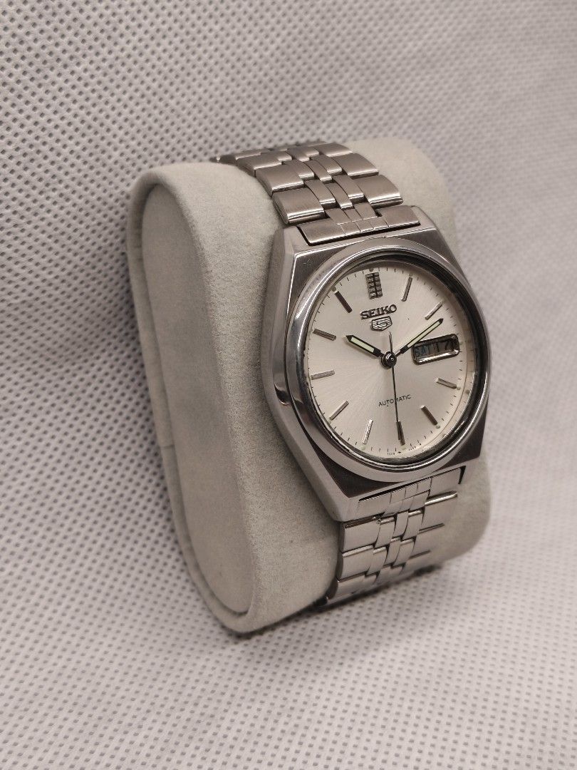 Seiko 5 Automatic, reference 7009-3170 (Category: Men's Watches) located in Pasig City. Submitted by timepiece-and-co (Listing ID 1469947321, Image 3). Description: Movement: Powered by the classic Seiko Caliber 7009, a highly reliable 17-jewel automatic workhorse movement widely produced from the late 1970s through the 1990s. Design Elements: Features an angular stainless steel integrated-style case, a clean white/silver dial, rectangular stick 