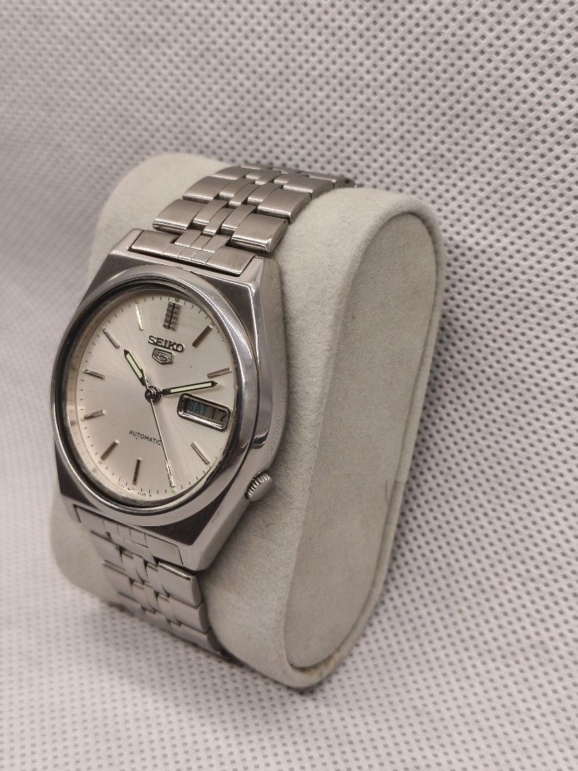 Seiko 5 Automatic, reference 7009-3170 (Category: Men's Watches) located in Pasig City. Submitted by timepiece-and-co (Listing ID 1469947321, Image 2). Description: Movement: Powered by the classic Seiko Caliber 7009, a highly reliable 17-jewel automatic workhorse movement widely produced from the late 1970s through the 1990s. Design Elements: Features an angular stainless steel integrated-style case, a clean white/silver dial, rectangular stick 