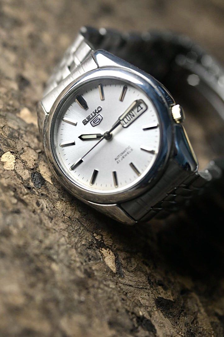 Seiko 5 Automatic (SNK355K1) (Category: Men's Watches) located in Manila. Submitted by spndr2 (Listing ID 1469987448, Image 3). Description: Seiko 5 Automatic (SNK355K1) Known among enthusiast circles as a “sleeper hit” or a budget alternative to classic luxury dress watches, this timepiece balances an elegant aesthetic with daily reliability. Condition: 9/10 Case size: 37mm Thickness: 11mm Lug to lug: 43mm Lug width: 18mm Power reserve: 40 hours