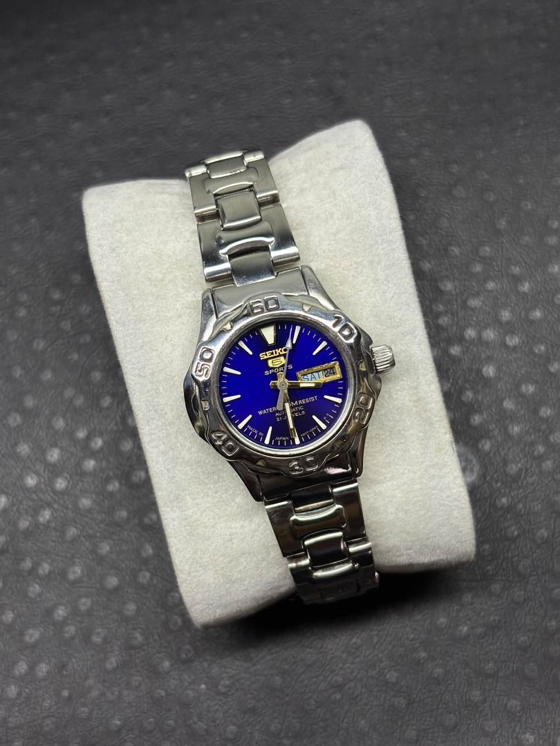 Seiko 5 Sports Automatic – Blue Dial (Category: Men's Watches) located in Caloocan City. Submitted by primetime_watches (Listing ID 1470029202, Image 2). Description: Brand: Seiko Collection: Seiko 5 Sports Movement: Automatic Dial Color: Blue Case Color: Silver Bracelet: Stainless Steel Display: Day and Date Jewels: 21 Jewels .