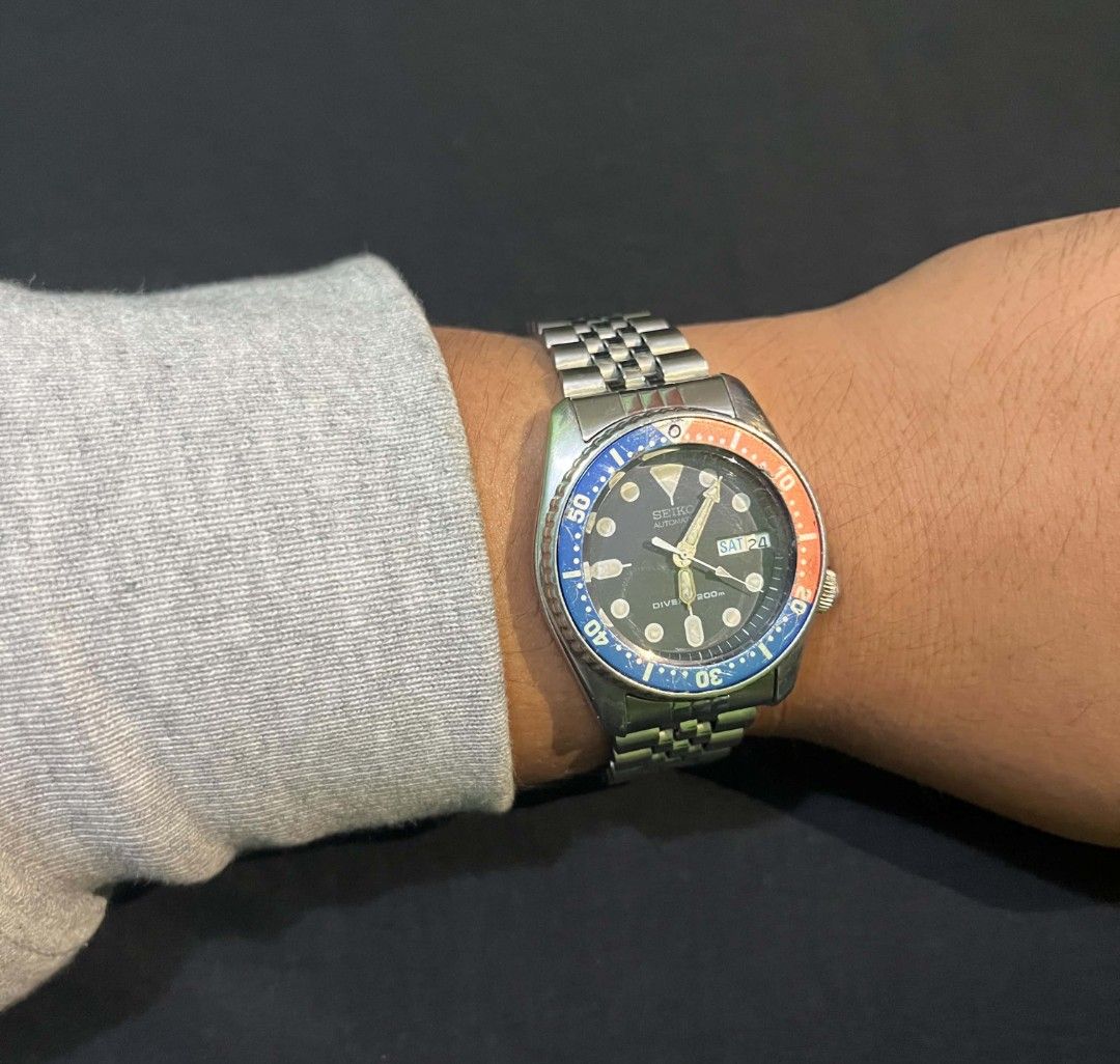 Seiko Automatic Pepsi Diver 200m Watch (Category: Men's Watches) located in Cebu City. Submitted by jbok_watches. (Listing ID 1470102197, Image 2). Description: - Authentic Seiko automatic diver watch - Iconic blue and red Pepsi bezel with dark dial - Day and date display at the 3 o'clock position - Stainless steel jubilee-style bracelet with secure clasp - Luminous hands and hour markers for low-light visibility - Screw-down crown located at the