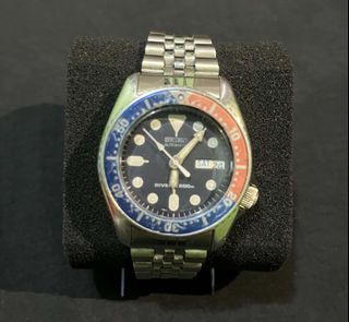 (Category: ) located in . Submitted by jbok_watches. (Listing ID 1470102197, Image 1). Description: .
