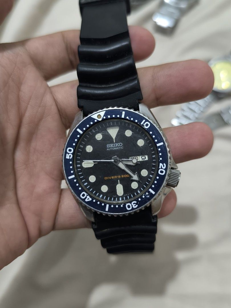 Seiko diver watch skx007 (Category: Men's Watches) located in Iriga City. Submitted by chris569 (Listing ID 1470049178, Image 3). Description: Seiko diver skx007 Working All orig head except new crown Issue: scratches/dents and inaccurate timekeeping selling for 2800 as is.