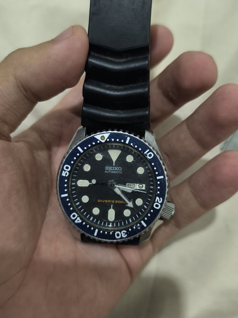 Seiko diver watch skx007 (Category: Men's Watches) located in Iriga City. Submitted by chris569 (Listing ID 1470049178, Image 1). Description: Seiko diver skx007 Working All orig head except new crown Issue: scratches/dents and inaccurate timekeeping selling for 2800 as is.