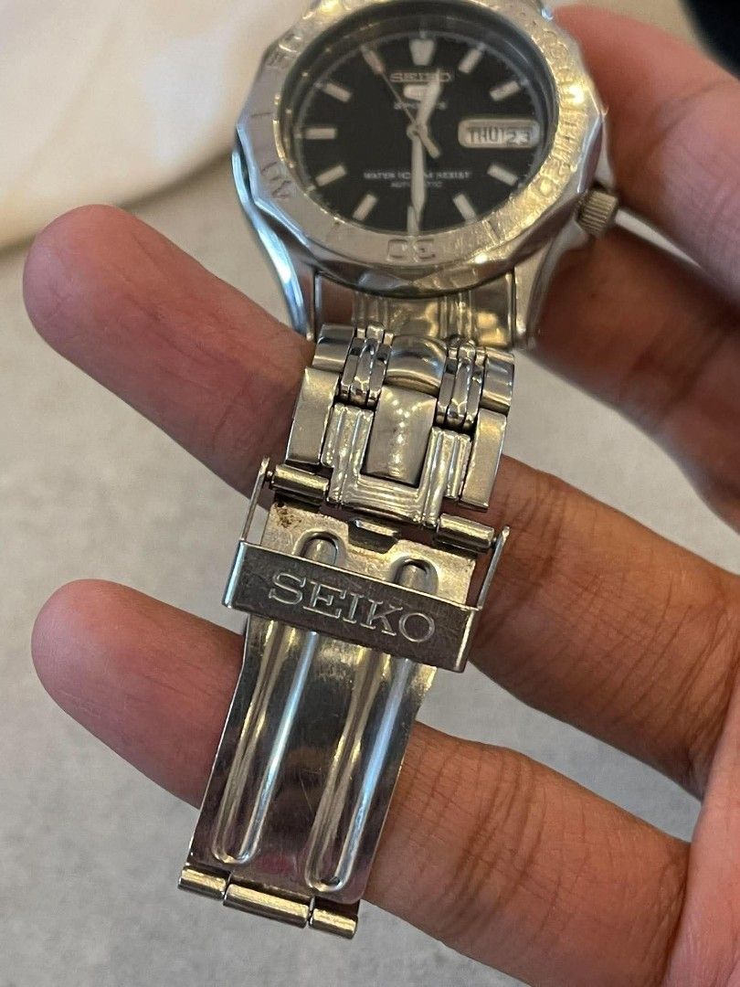 Seiko Sports Automatic Watch (Category: Men's Watches) located in Las Pinas. Submitted by missfaust (Listing ID 1470094282, Image 3). Description: Authentic SEIKO SPORTS 1997 Newly serviced All working Wag na mag ask kung authentic kasi sinabi ko na na authentic. 100%.