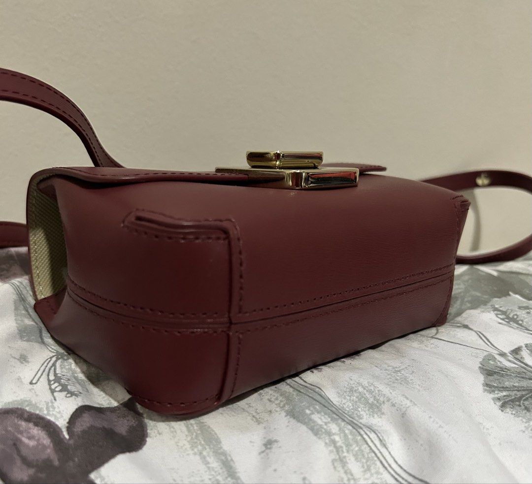 SELLING LOW: LACOSTE AMELIA (Category: Luxury Bags & Wallets) located in Quezon City. Submitted by dropshopselections (Listing ID 1470037186, Image 2). Description: original approx 8 x 5.6 x 3 inches unused with tag, dustbag, and plastic split cow leather.