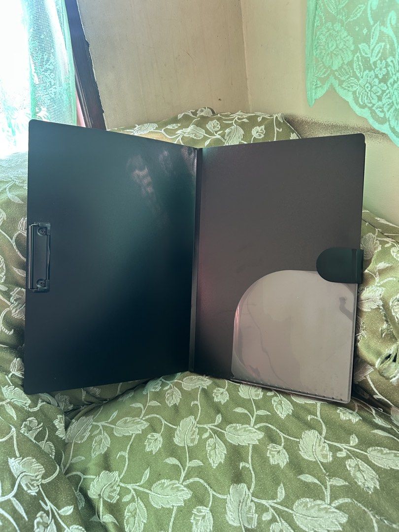 Serfilii Expanding File Folder Black No.5032FC (Category: Stationery & School Supplies) located in Tuguegarao City. Submitted by eliwyxzs (Listing ID 1470141080, Image 2). Description: - Brand: Serfilii (Model 5032FC) - Color: Sleek black - 8 expandable internal compartments with tabs for easy categorization - Built-in clipboard on the front cover for convenience - Secure elastic band closure on the right side - Ideal for school, work, or home do