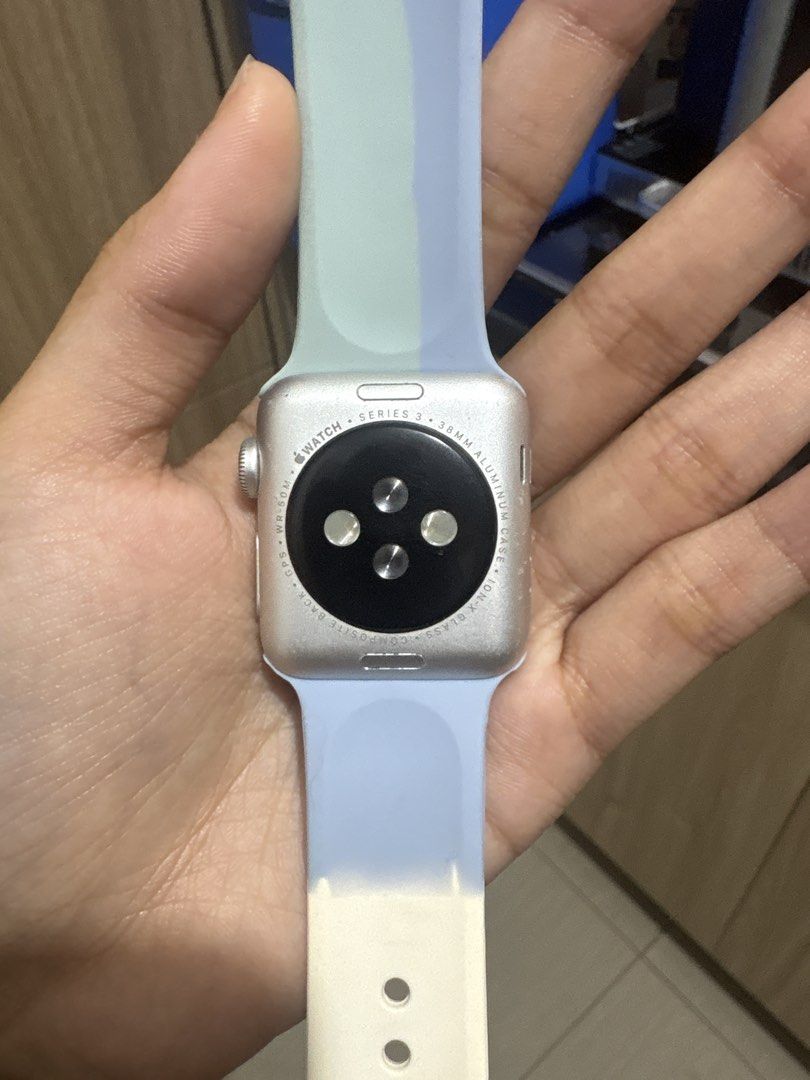 Series 3, second hand Apple watch (Category: Wearables & Smart Watches) located in Manila. Submitted by rodriguesyb (Listing ID 1469995589, Image 3). Description: Series 3 Apple watch - includes strap - includes charger cord .