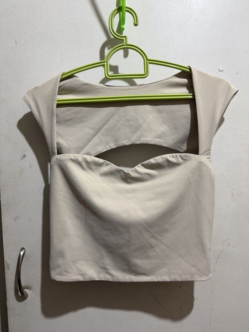 SHEIN Crop Top Size M (Category: Sleeveless) located in Makati City. Submitted by grungygurl (Listing ID 1470098457, Image 1). Description: - SHEIN - Size: M (EU 38, US 6) - Beige - Cutout back with built-in supportive band in front.