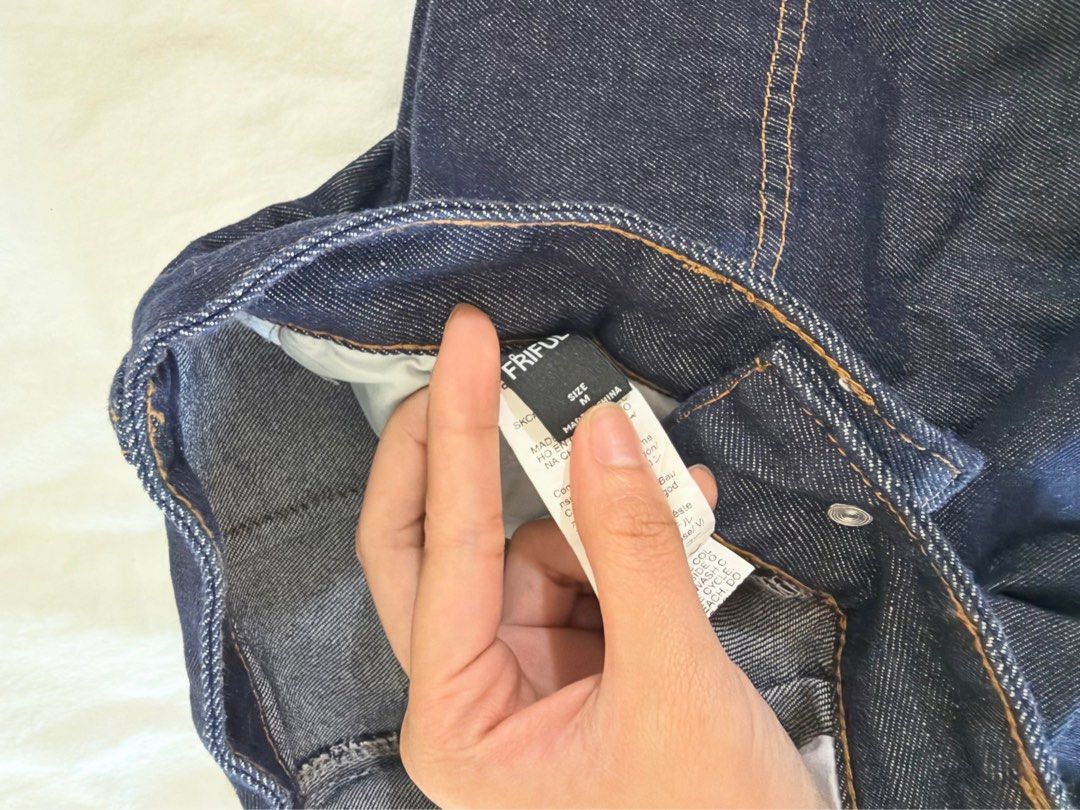 shein highwaisted navy jeans (Category: Jeans) located in Manila. Submitted by nicswhuut (Listing ID 1470117775, Image 2). Description: 📌can do lalamove (manila area only!) 📌j&t for outside manila 📌mop: gcash, maya, or metrobank 📌loc: sampaloc, manila 📌lp are posted UNLESS u r getting 2 or more items then i can give discount 🤗.