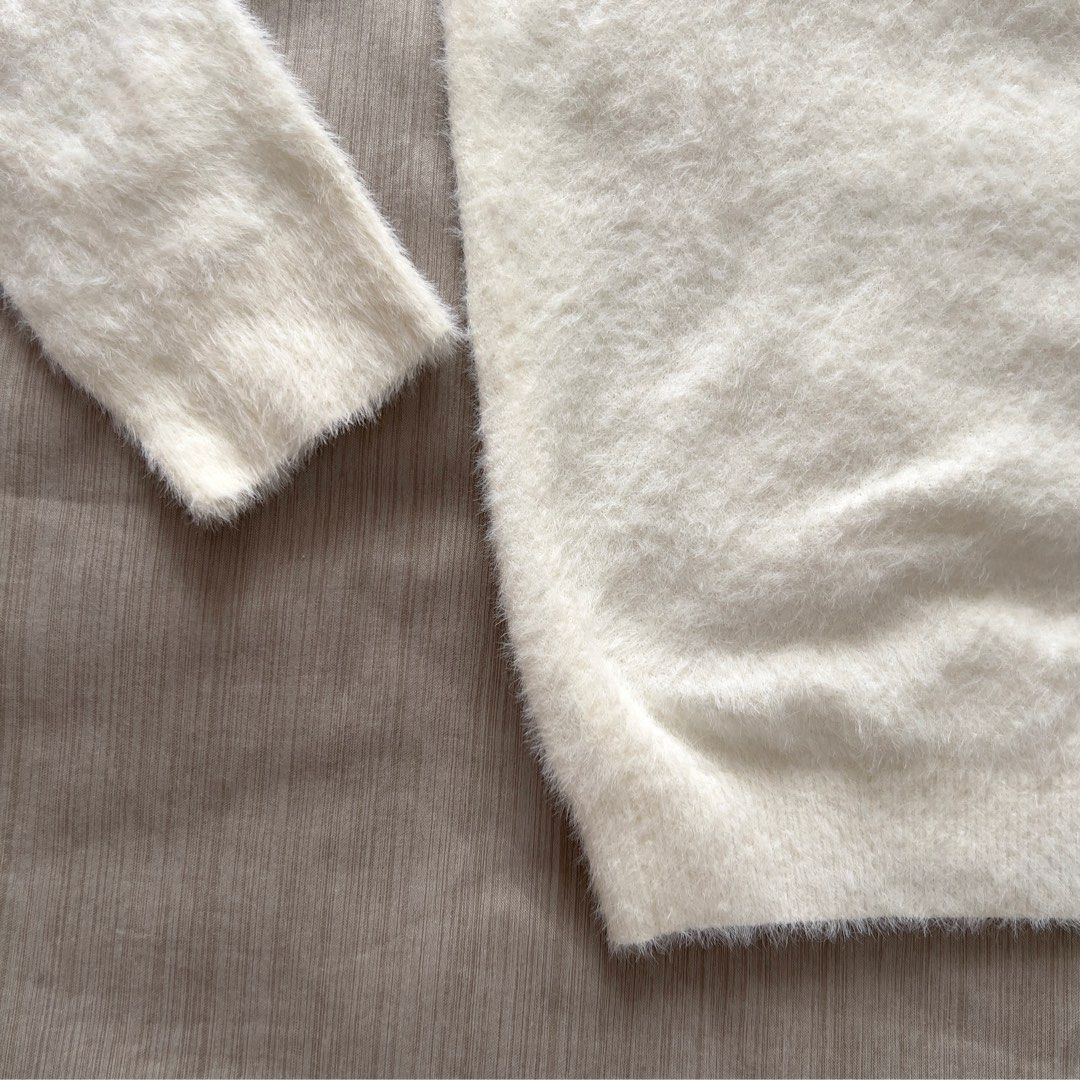Shein White Fluffy Mock Neck Sweater (Category: Coats, Jackets and Outerwear) located in Pasig City. Submitted by jenscloset86 (Listing ID 1469975713, Image 2). Description: Brand: Shein Size: Measurement : Length: 22” Bust: 30” - 34” Sleeve: 24”.