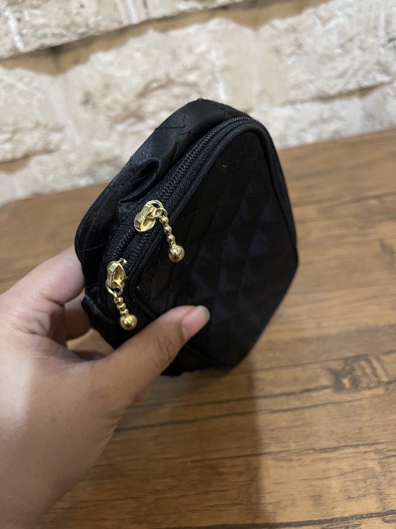 shiseido pouch (Category: Purses & Pouches) located in San Fernando. Submitted by japansurpluselyu (Listing ID 1470059625, Image 2). Description: .