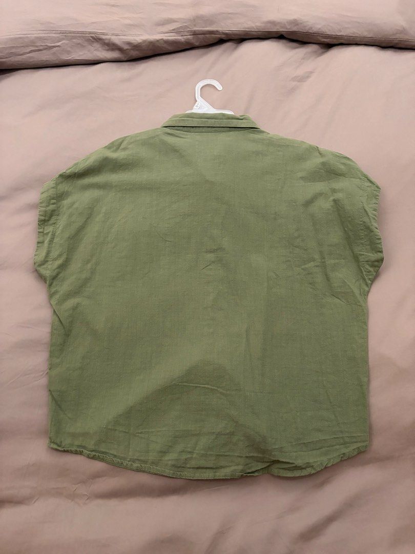 Short Sleeve Button up (Category: Shirts) located in Pasig City. Submitted by gdeclutterwithme (Listing ID 1470114477, Image 3). Description: - Color: Neutral olive green - Size: L - Fit: Relaxed fit with a curved hemline - Details: Classic collar, front chest pocket, button-down closure - Fabric: Very Lightweight and breathable for warm weather dm for more deets! 💕.
