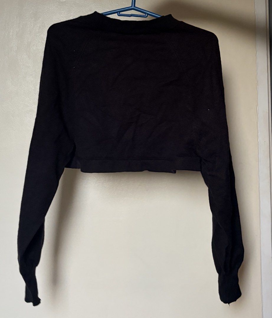 Shrug /Cold Shoulder Top (Category: Longsleeves) located in Quezon City. Submitted by ditsysss (Listing ID 1470045436, Image 2). Description: cropped garment designed primarily to provide arm coverage and light warmth without hiding or altering the rest of your outfit free for any 2 purchases.
