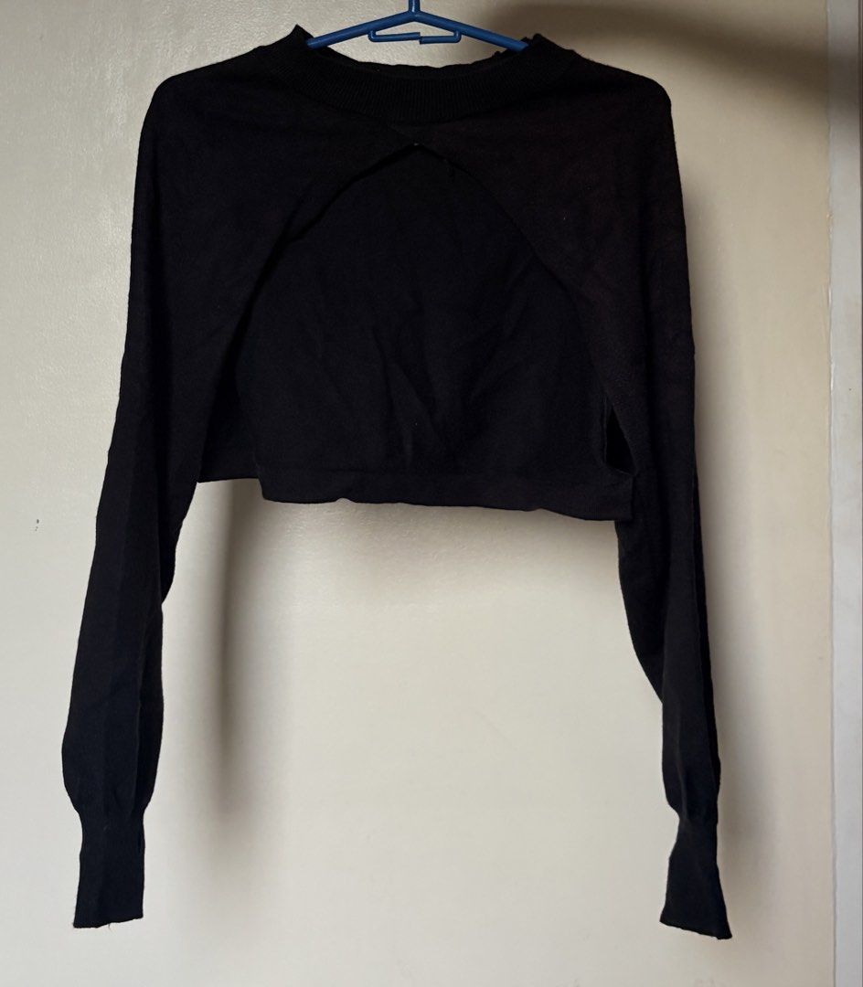 Shrug /Cold Shoulder Top (Category: Longsleeves) located in Quezon City. Submitted by ditsysss (Listing ID 1470045436, Image 1). Description: cropped garment designed primarily to provide arm coverage and light warmth without hiding or altering the rest of your outfit free for any 2 purchases.