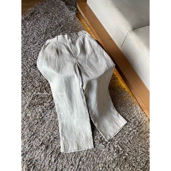 Shu Shi Linen Pants (Category: Other Bottoms) located in Marikina City. Submitted by pial21 (Listing ID 1469997349, Image 2). Description: Shu Shi Clothing Linen Down Pants in Salt and Pepper Size M (but fits size S) RFS: doesn't fit me.