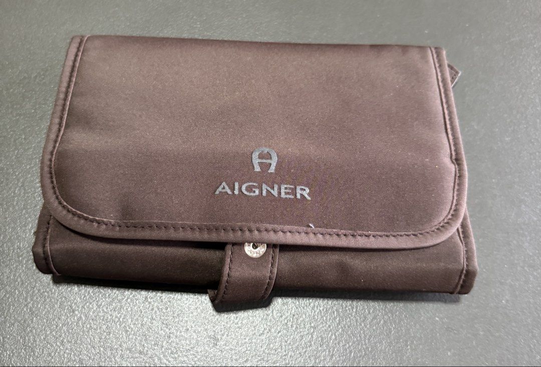 Signer toiletry bag organizer (Category: Belt bags, Clutches and Pouches) located in San Juan City. Submitted by teas_atbp (Listing ID 1470031673, Image 1). Description: .