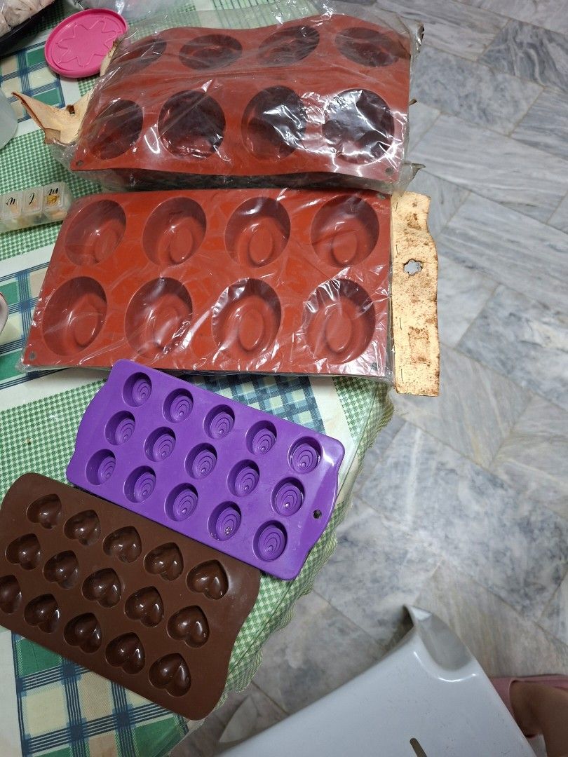 Silicone Baking Molds (Category: Bakeware) located in Manila. Submitted by mochibibi (Listing ID 1469955757, Image 1). Description: Food grade silicone molds bundle for baking or crafting 4pc bundle. Take all for 200 or if per piece 60/pc.
