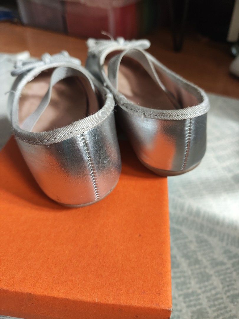 Silver Doll Shoes (Category: Babies & Kids Fashion) located in Taguig. Submitted by cleanupmomma (Listing ID 1470008384, Image 3). Description: Please take time to read ❤️ EUC needs cleaning lang perfect for event, gala, church etc . 😊 Lightweight LAST PRICE POSTED wyiwyg.