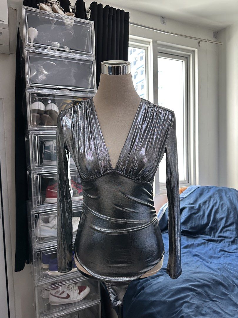 Silver Metallic Long Sleeve V-Neck Bodysuit (Category: Longsleeves) located in Quezon City. Submitted by valeriorac74670 (Listing ID 1470044814, Image 2). Description: - Color: Metallic silver - Design: Long sleeves with a deep V-neckline and gathered chest pleats - Fit: Fitted torso with flattering ruching details - Closure: Snap button closure at the bottom - Occasion: Ideal for parties, clubs, and night outs - Condition: Brand new / Excellent 