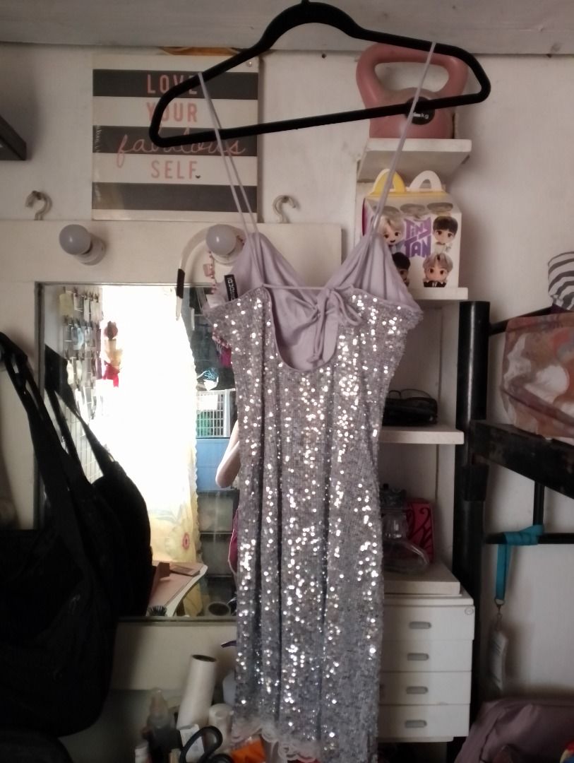 Silver Sequin Dress H&M (Category: Dresses) located in Quezon City. Submitted by vanilyuh916 (Listing ID 1470112027, Image 2). Description: Size: Small.