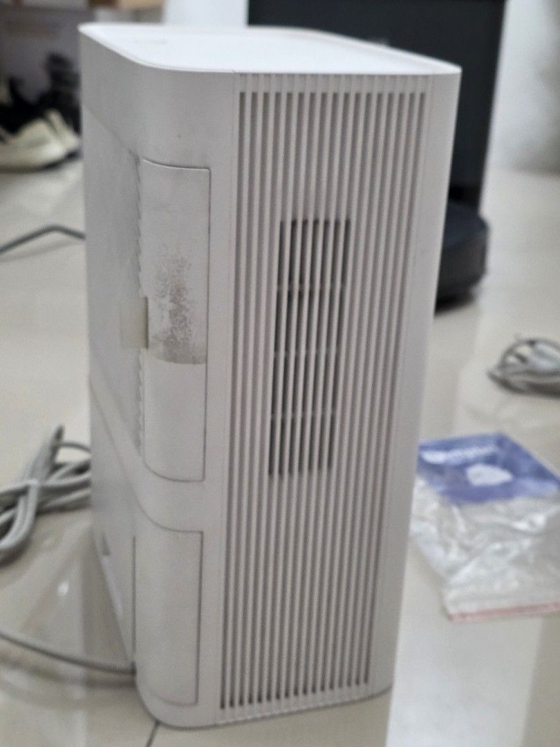 Simplus Dehumidifiers with Air Purifier (Category: Air Purifiers & Dehumidifiers) located in Quezon City. Submitted by johnjaynardyap (Listing ID 1469958730, Image 3). Description: 2pcs Simplus CUSH005 2-in-1 Air Purifier & Dehumidifier Fully functional, auto-shutoff float switch working properly. Fills the 1.5L tank every ~3 days depending on room humidity. Model: Simplus CUSH005 Specs: 1.5L capacity, 2-in-1 dehumidifier + air filtration, low po