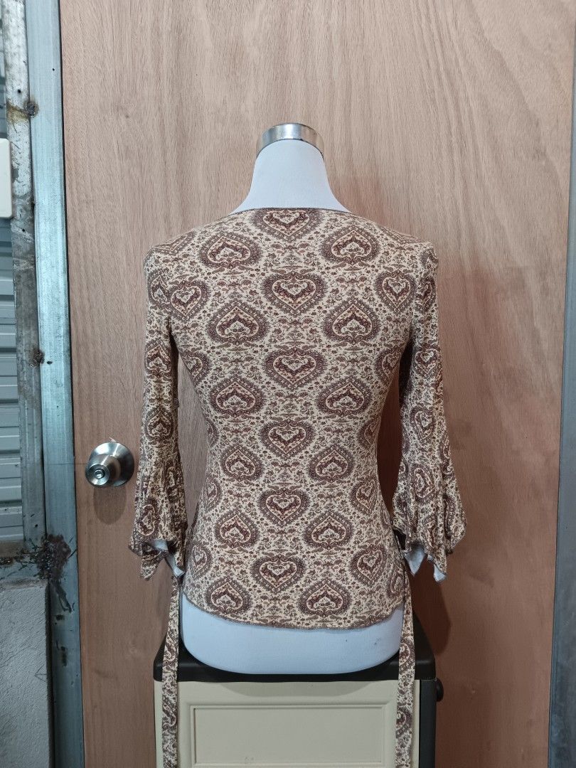 Sinequanone Paris y2k whimsy top (Category: Longsleeves) located in Davao. Submitted by mln-boutique (Listing ID 1469955259, Image 2). Description: size - M good condition with lace.