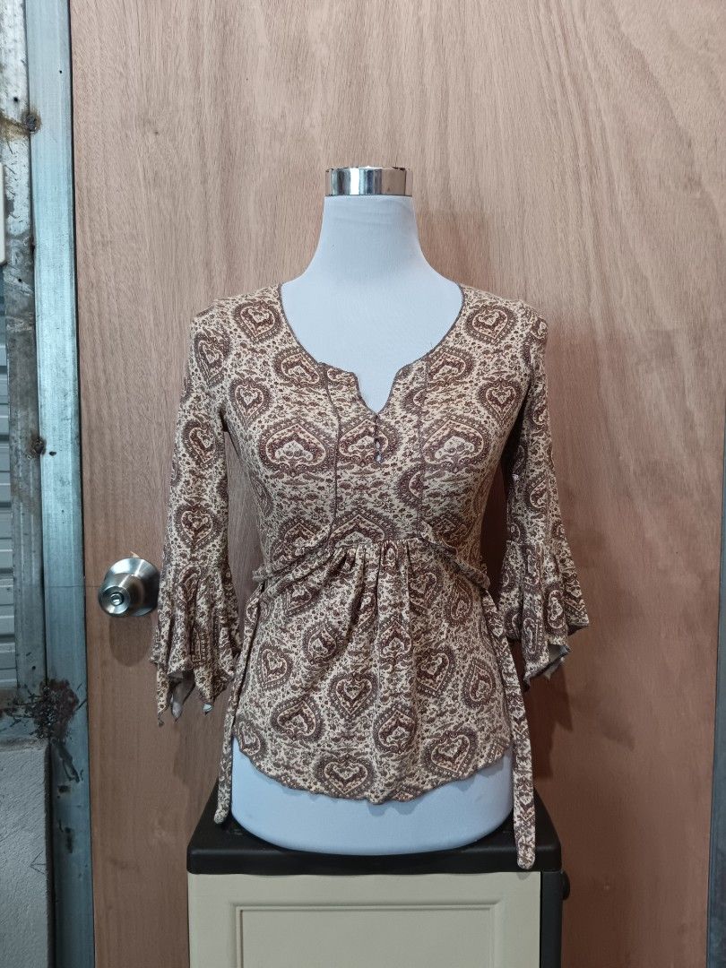 Sinequanone Paris y2k whimsy top (Category: Longsleeves) located in Davao. Submitted by mln-boutique (Listing ID 1469955259, Image 1). Description: size - M good condition with lace.